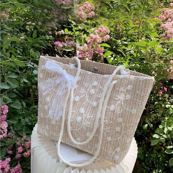 Handbags - Floral embroidered straw bag